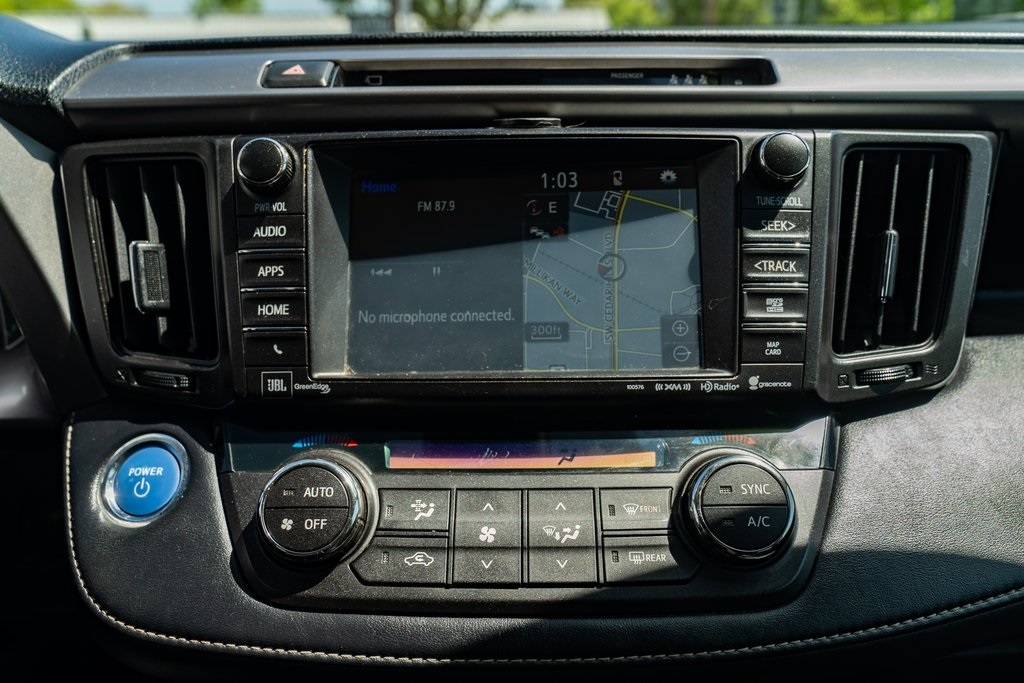 Vehicle image 14 of 25