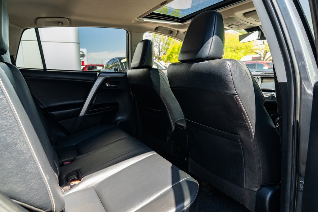 Vehicle image 23 of 25