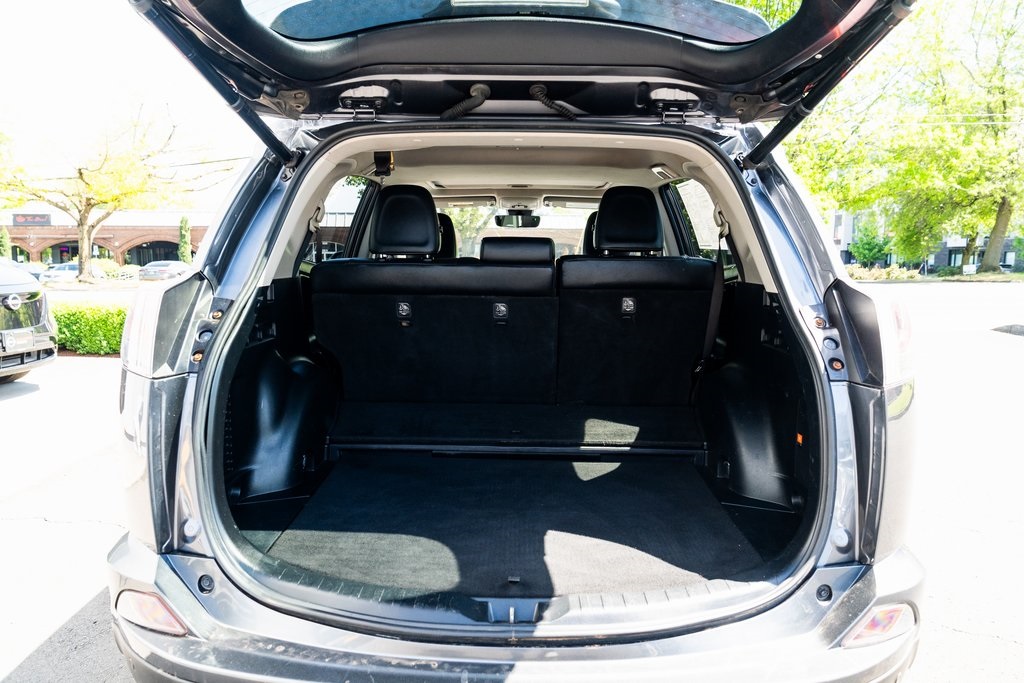 Vehicle image 8 of 25