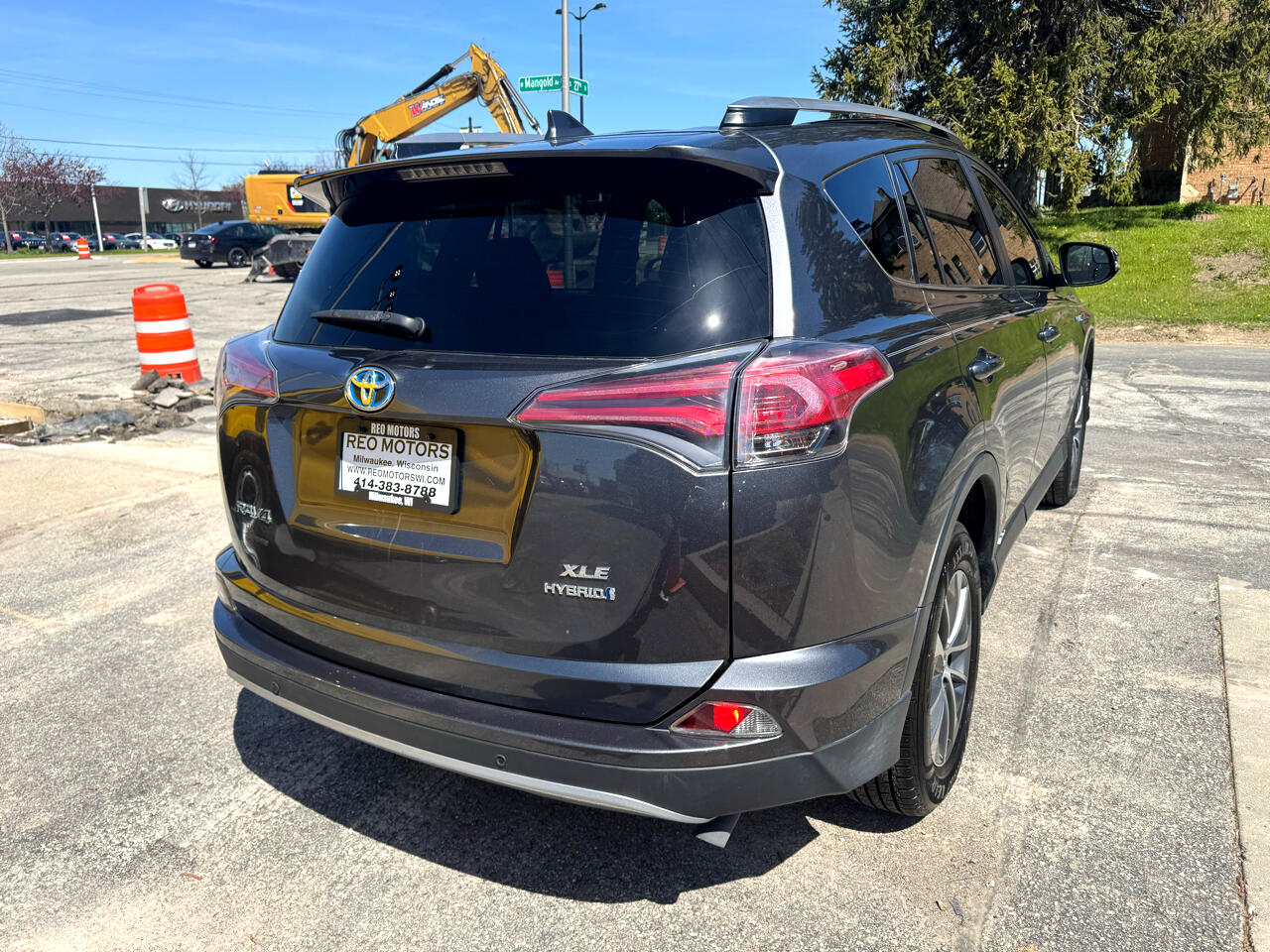 Vehicle image 4 of 15