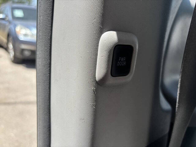 Vehicle image 17 of 24