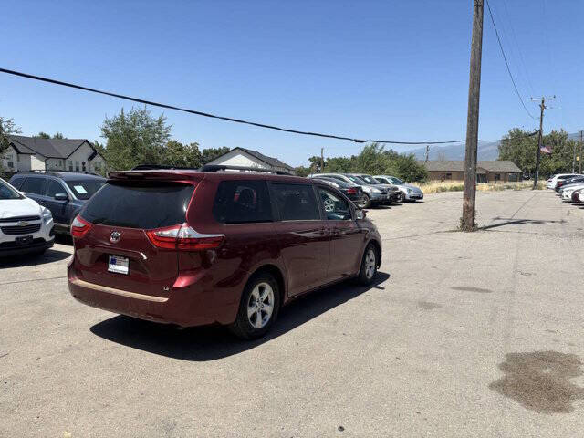 Vehicle image 4 of 24