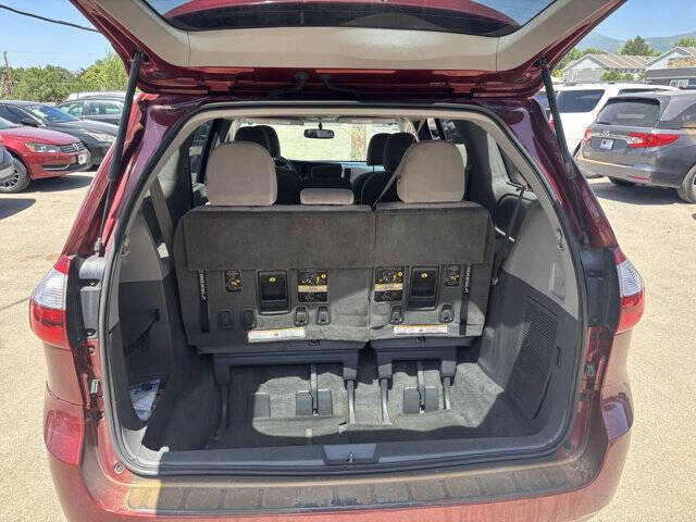 Vehicle image 10 of 24