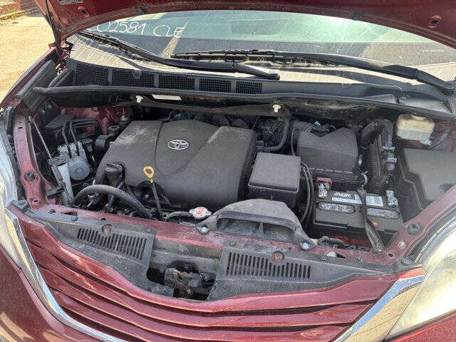 Vehicle image 8 of 24