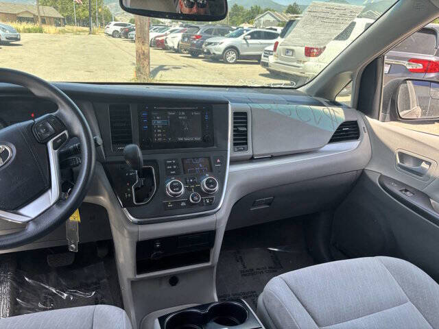 Vehicle image 15 of 24