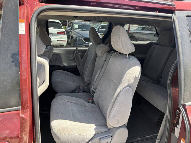 Vehicle image 13 of 24