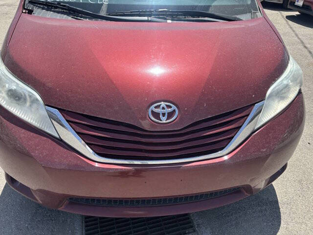 Vehicle image 23 of 24