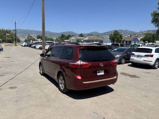 Vehicle image 7 of 24