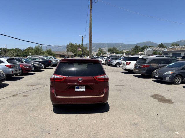 Vehicle image 5 of 24