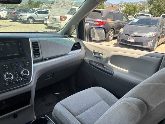 Vehicle image 16 of 24