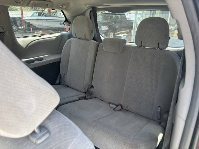 Vehicle image 12 of 24