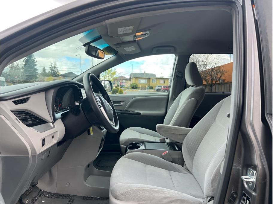 Vehicle image 7 of 29