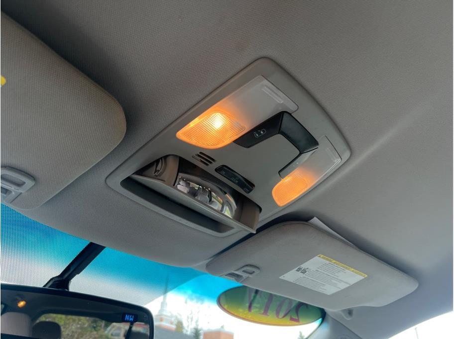 Vehicle image 17 of 29