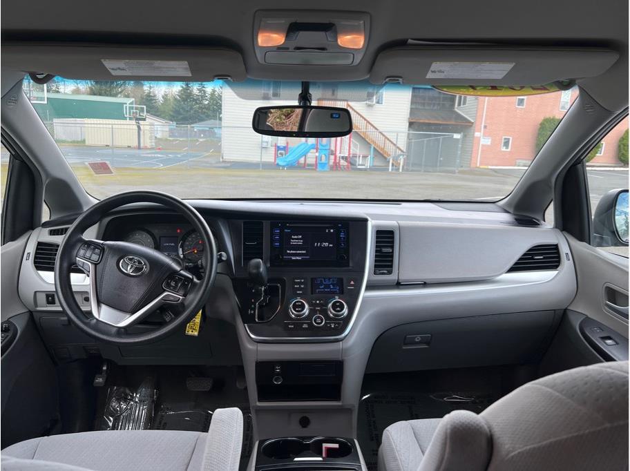 Vehicle image 10 of 29