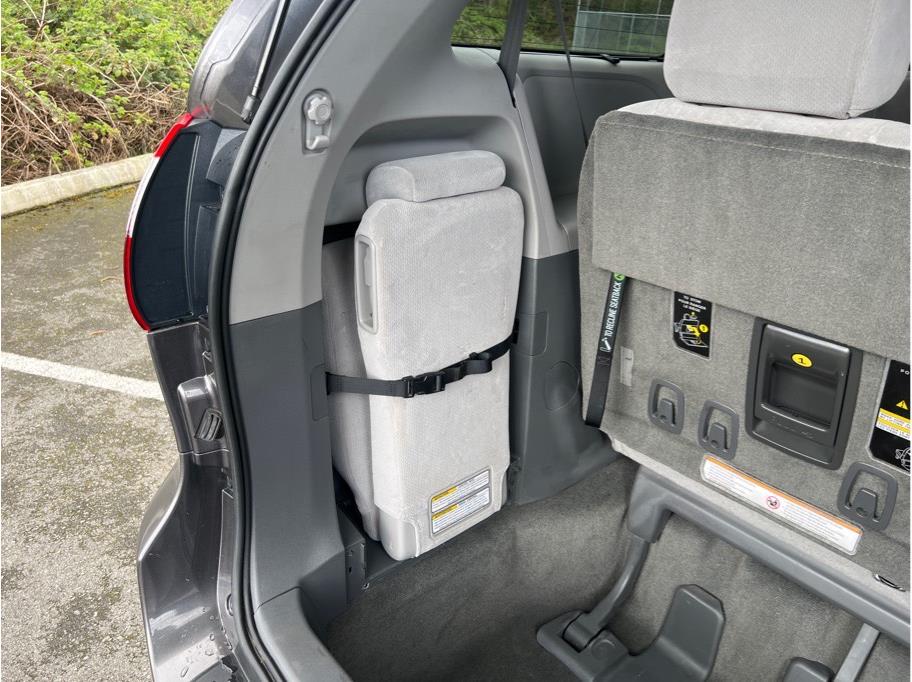 Vehicle image 24 of 29
