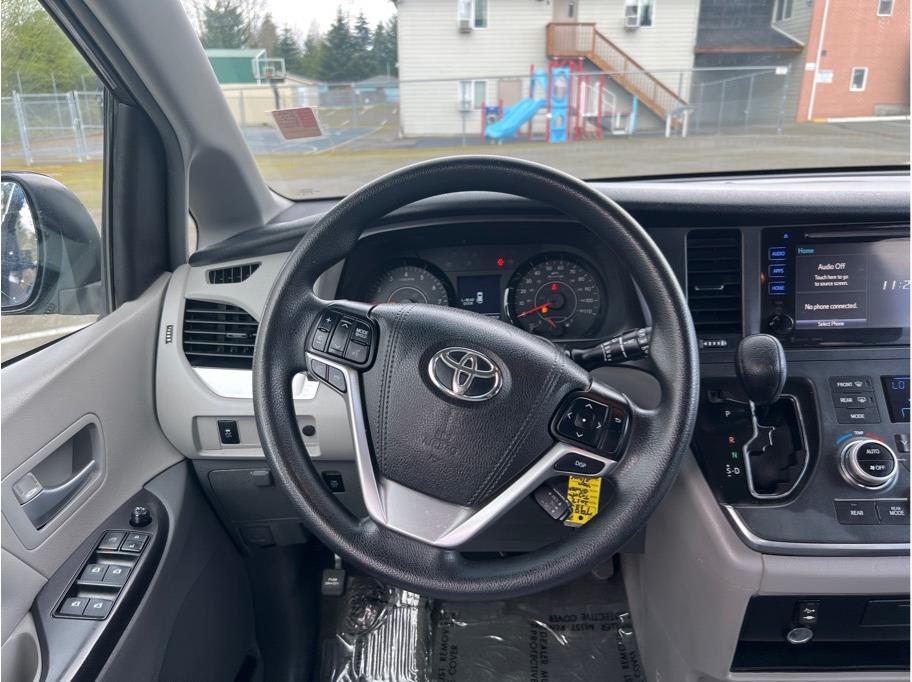 Vehicle image 11 of 29