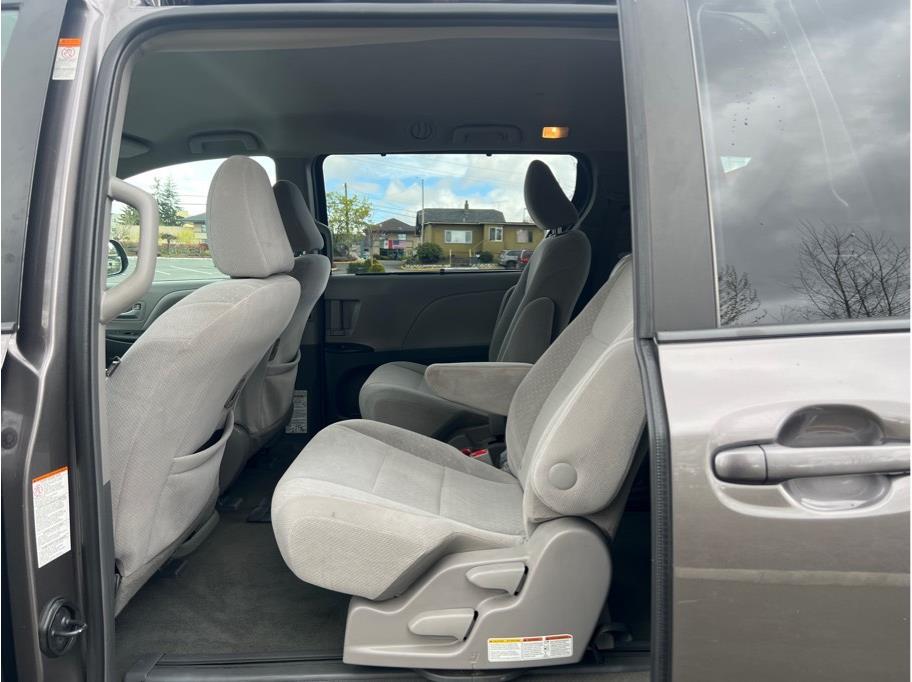 Vehicle image 20 of 29