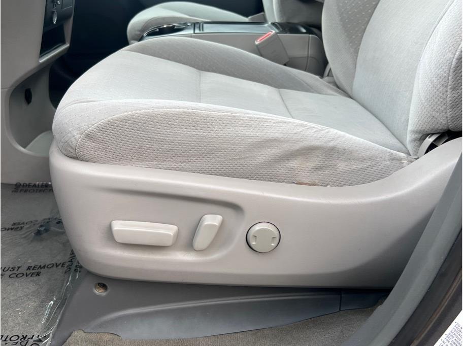 Vehicle image 8 of 29