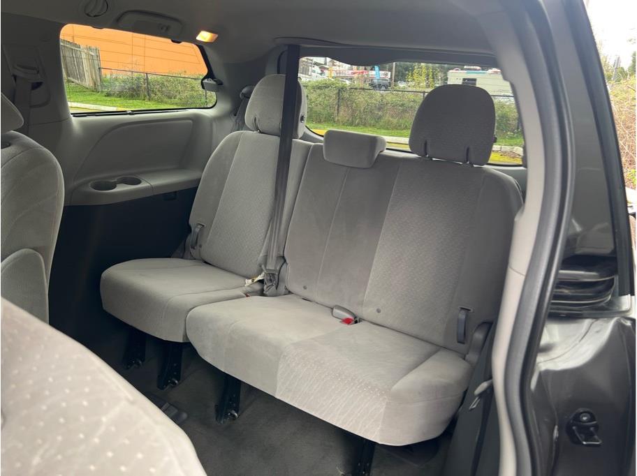 Vehicle image 22 of 29