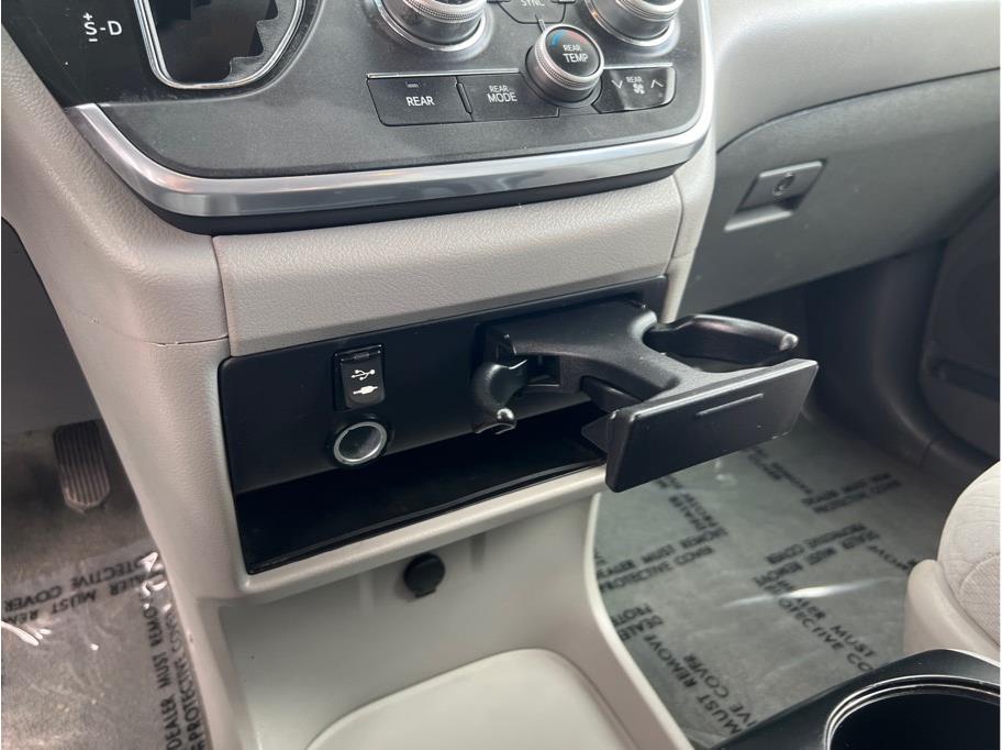 Vehicle image 18 of 29