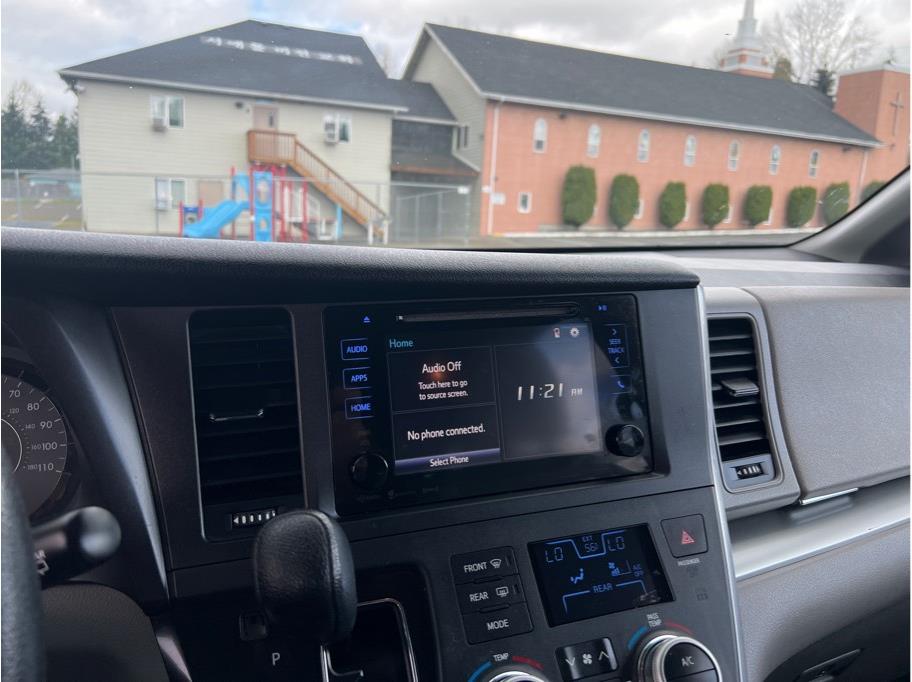 Vehicle image 13 of 29