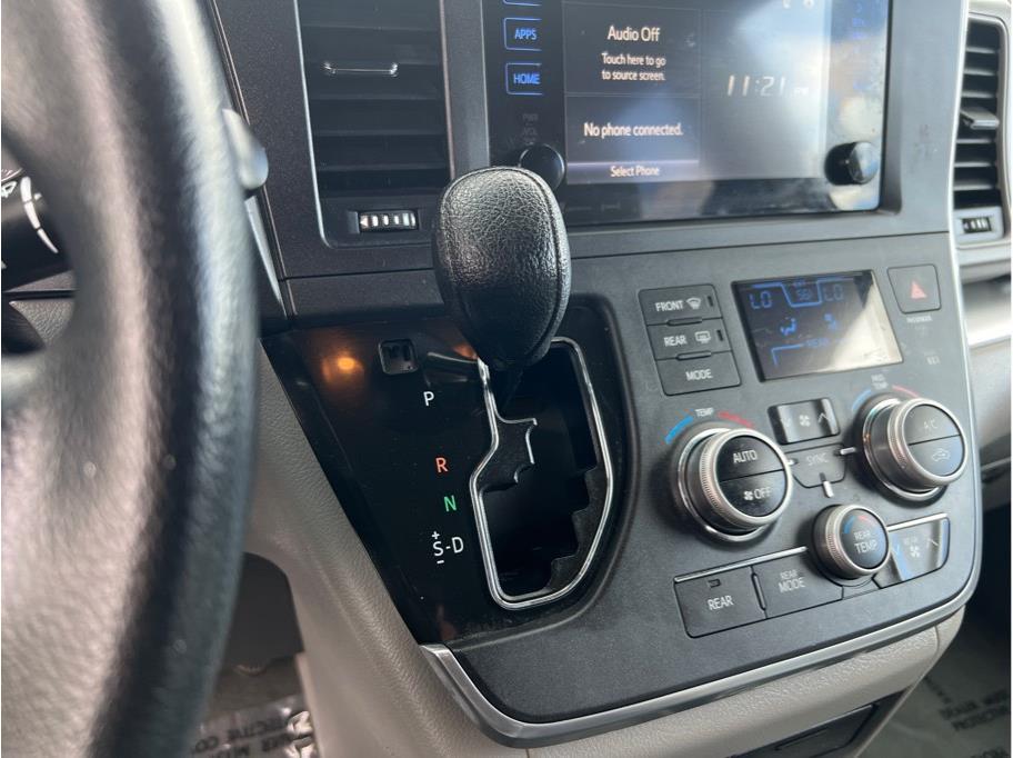 Vehicle image 16 of 29