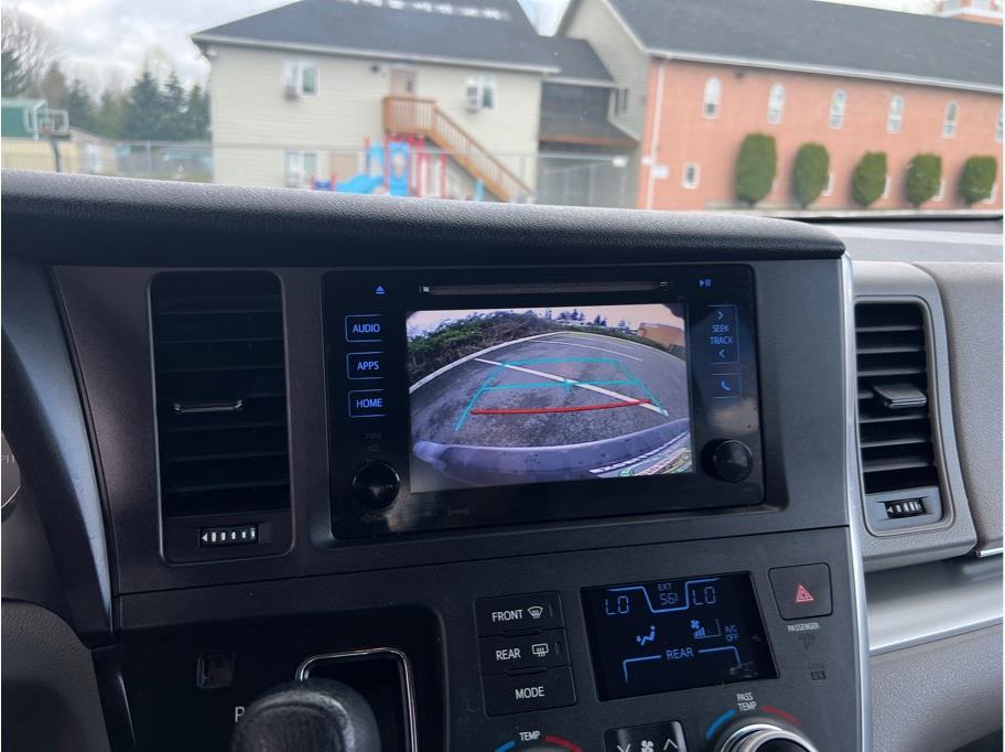 Vehicle image 14 of 29