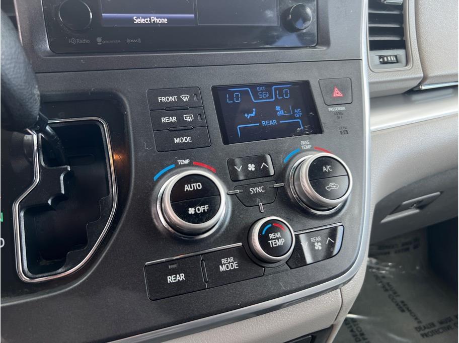 Vehicle image 15 of 29