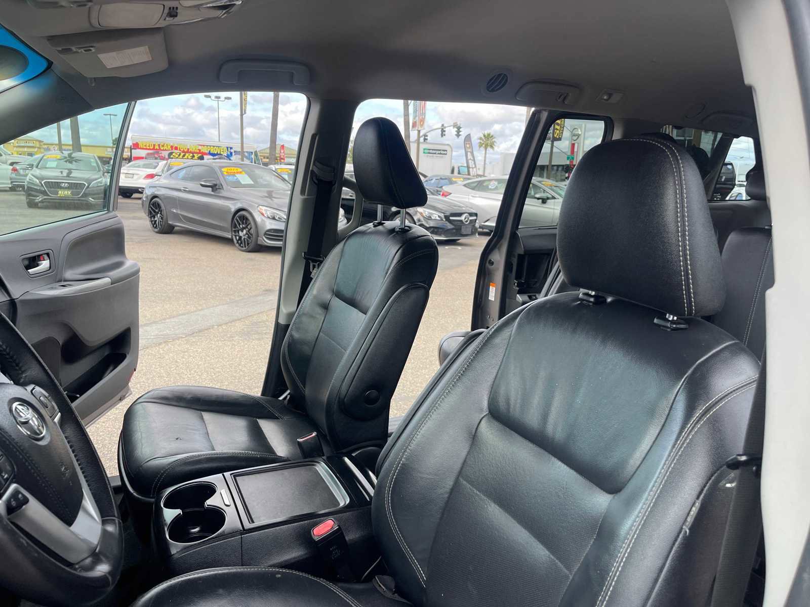 Vehicle image 16 of 29