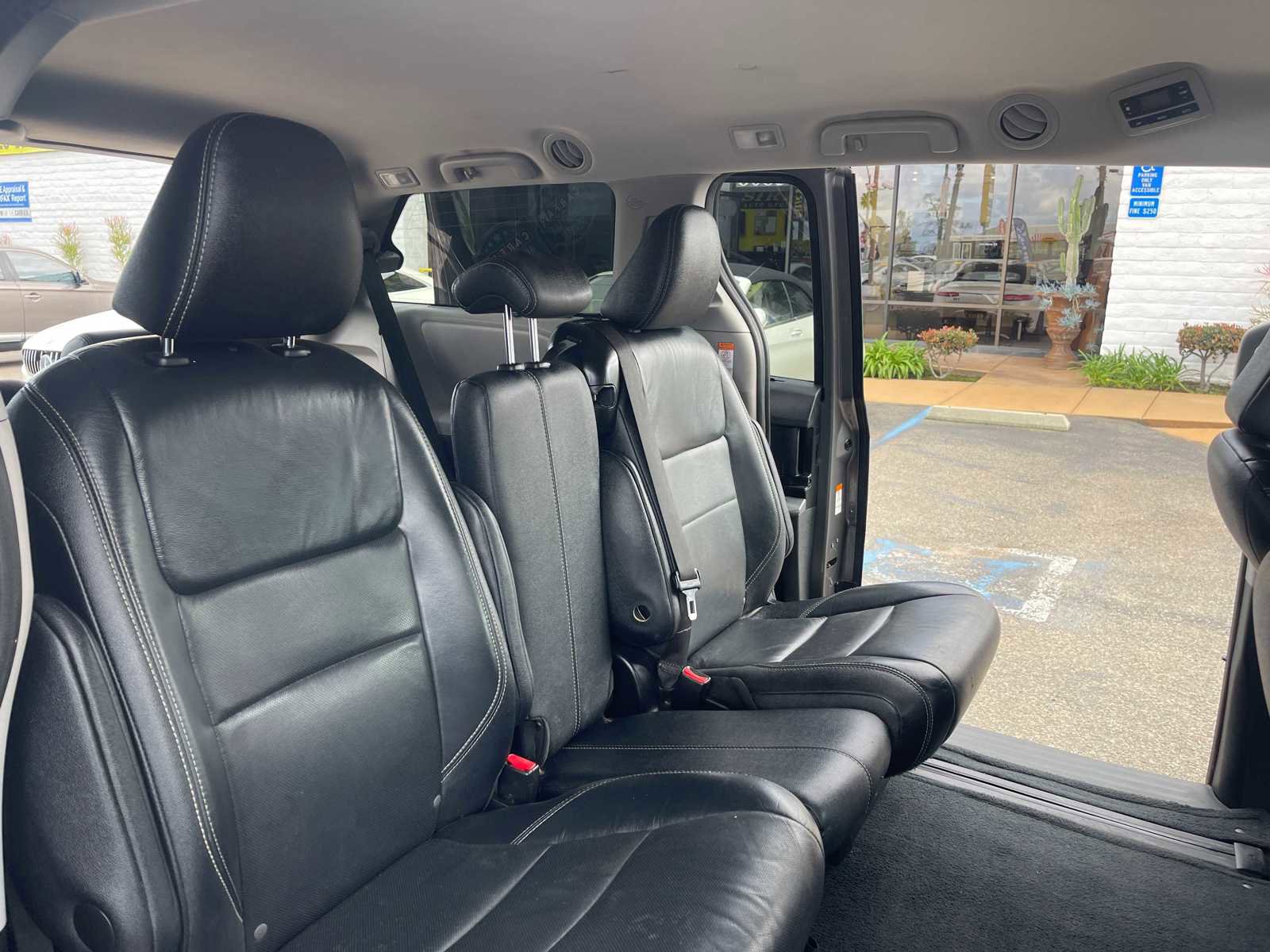 Vehicle image 10 of 29