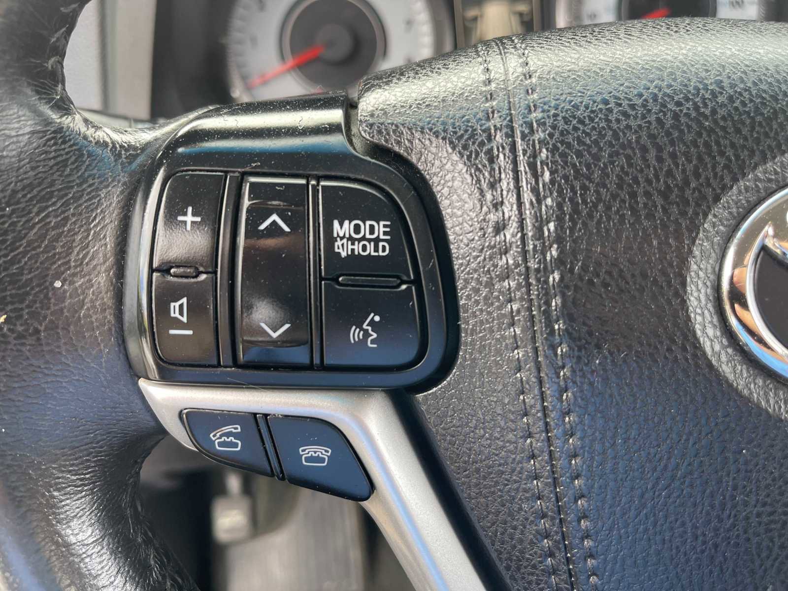 Vehicle image 19 of 29