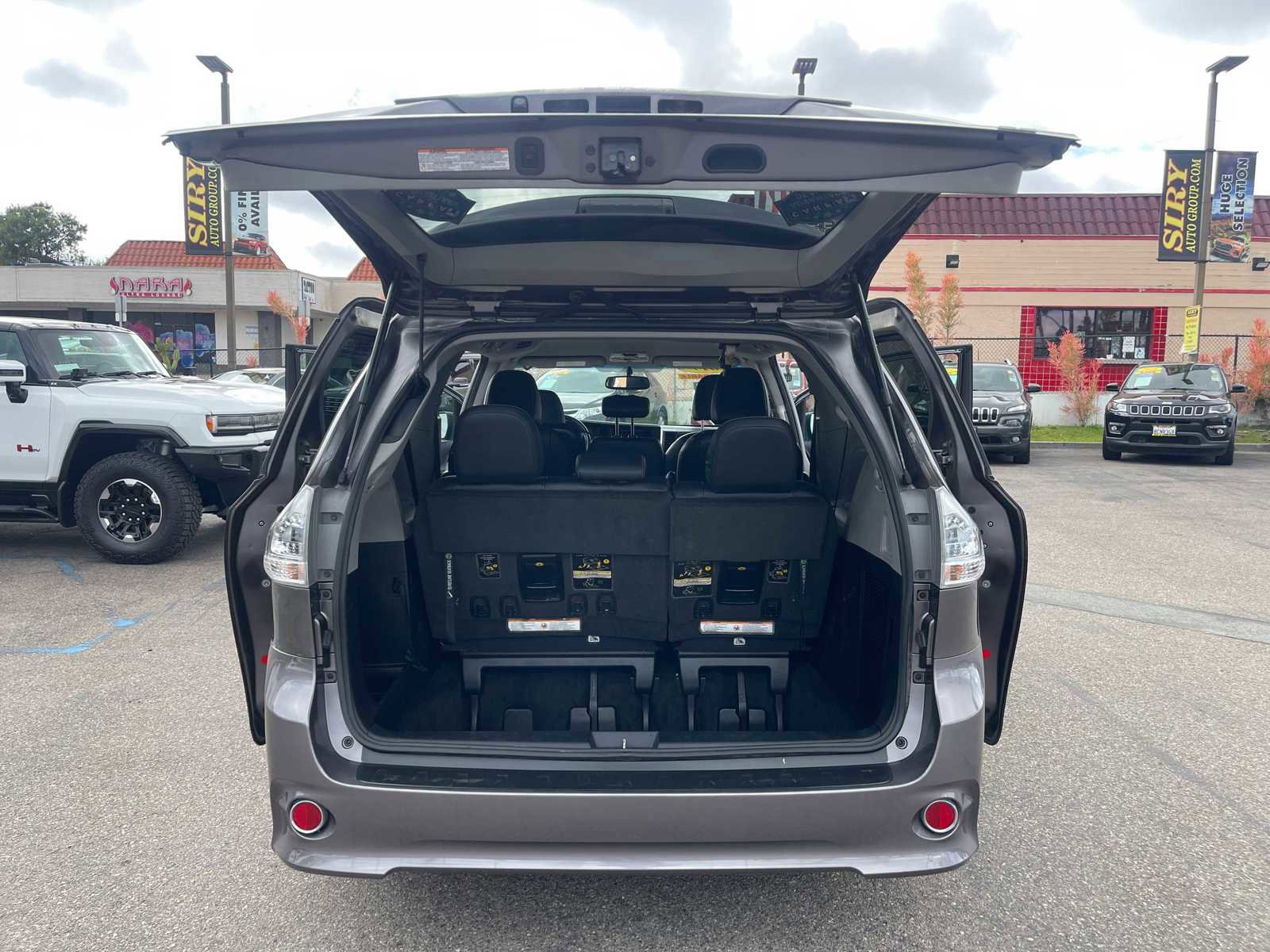 Vehicle image 12 of 29
