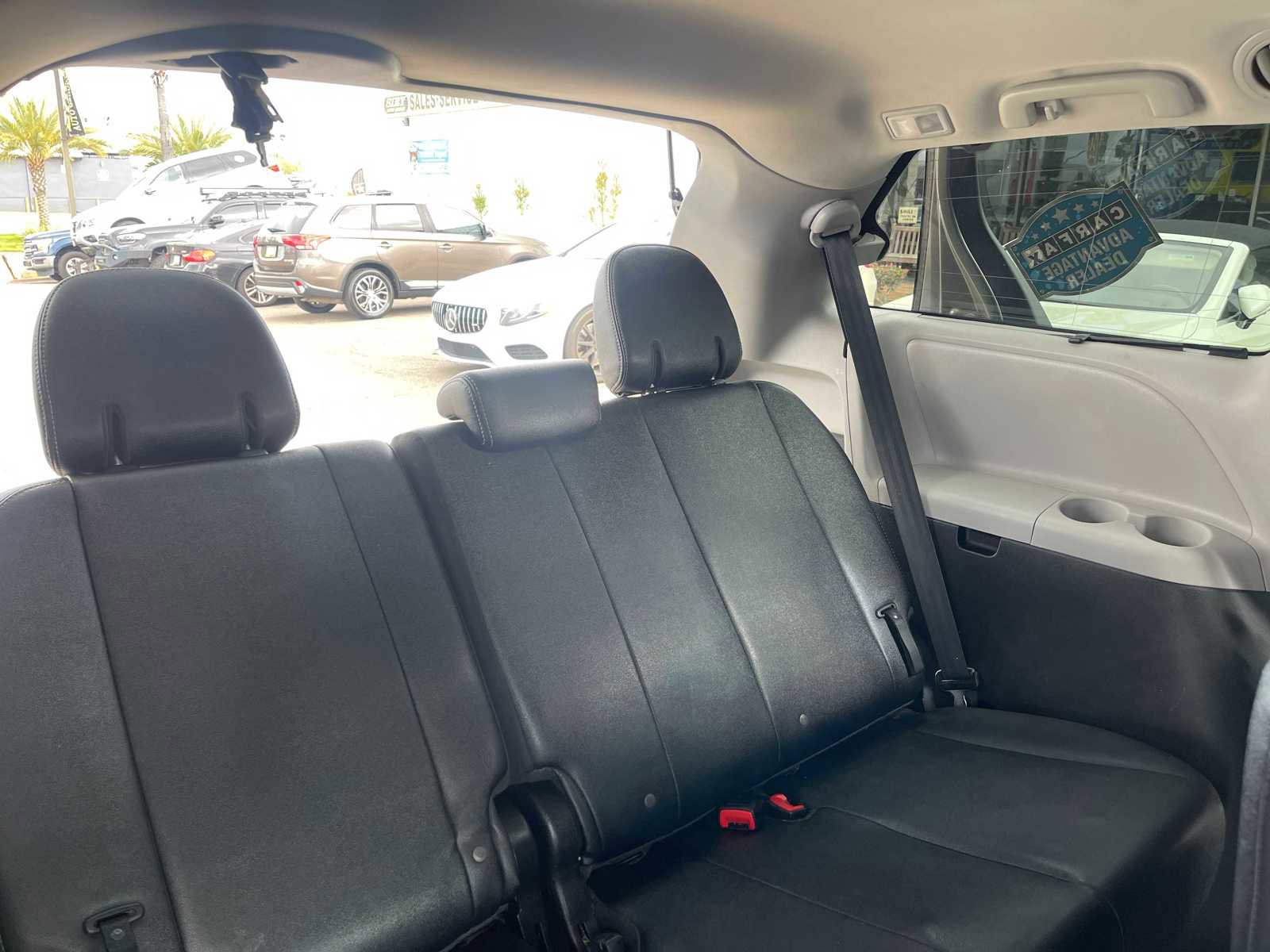 Vehicle image 11 of 29