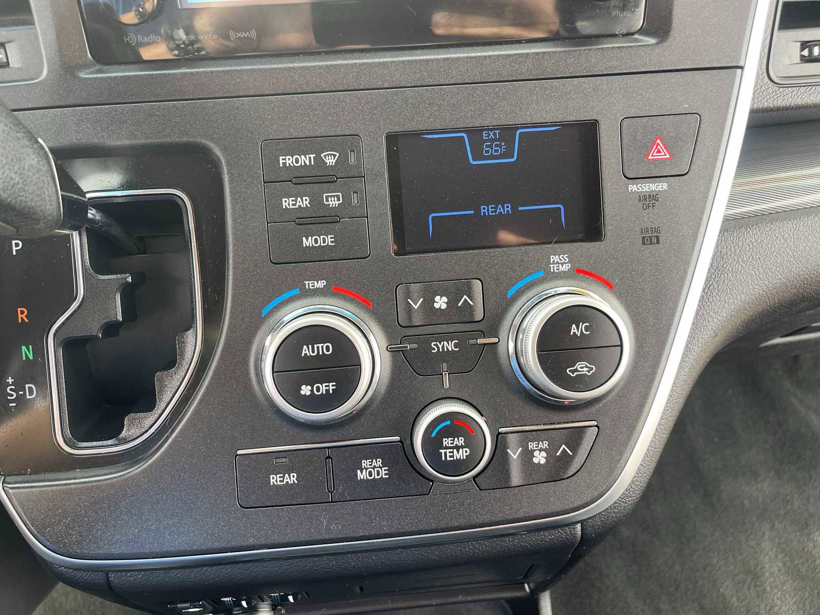 Vehicle image 24 of 29