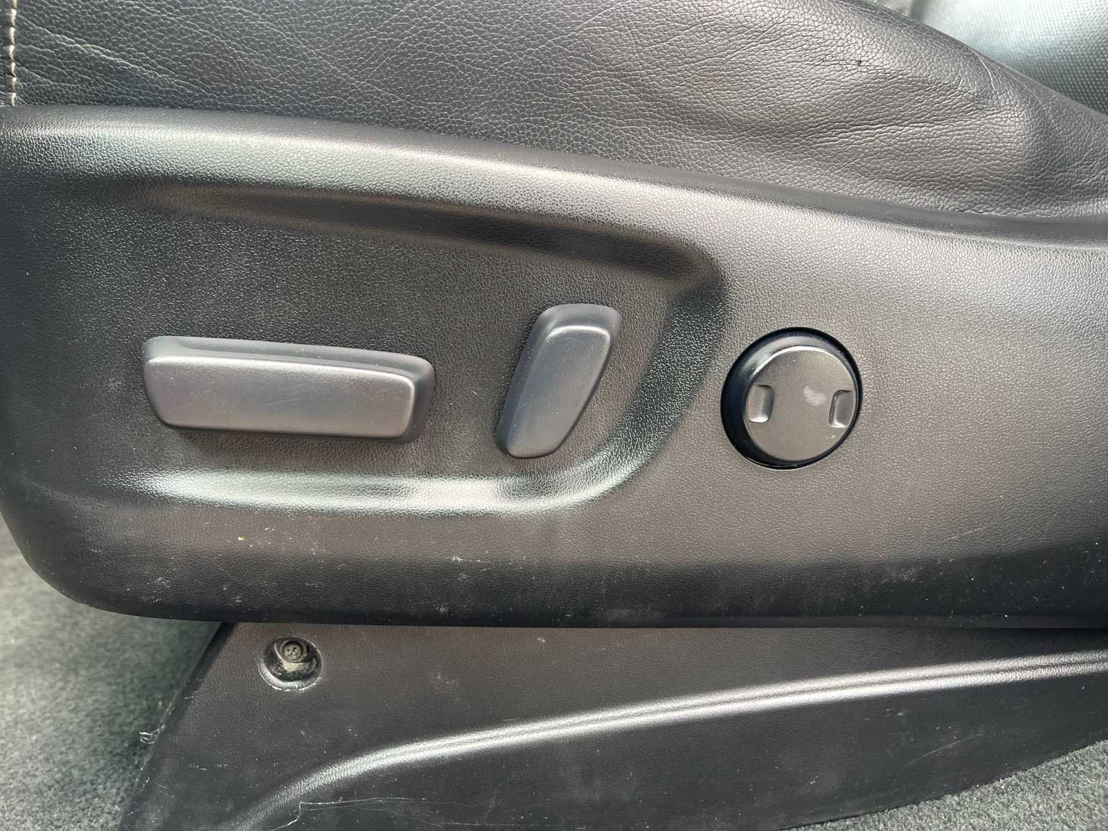 Vehicle image 17 of 29