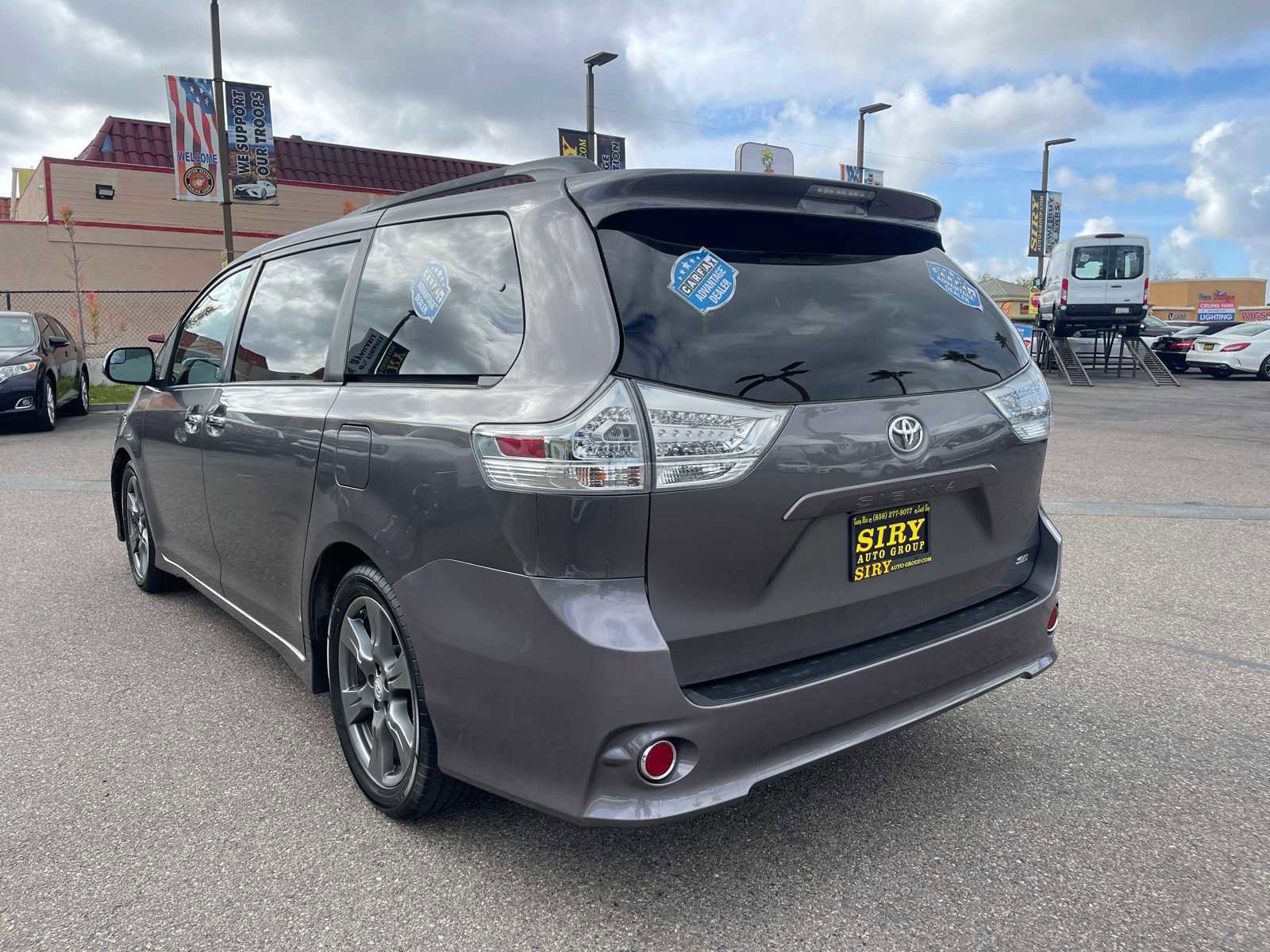 Vehicle image 8 of 29