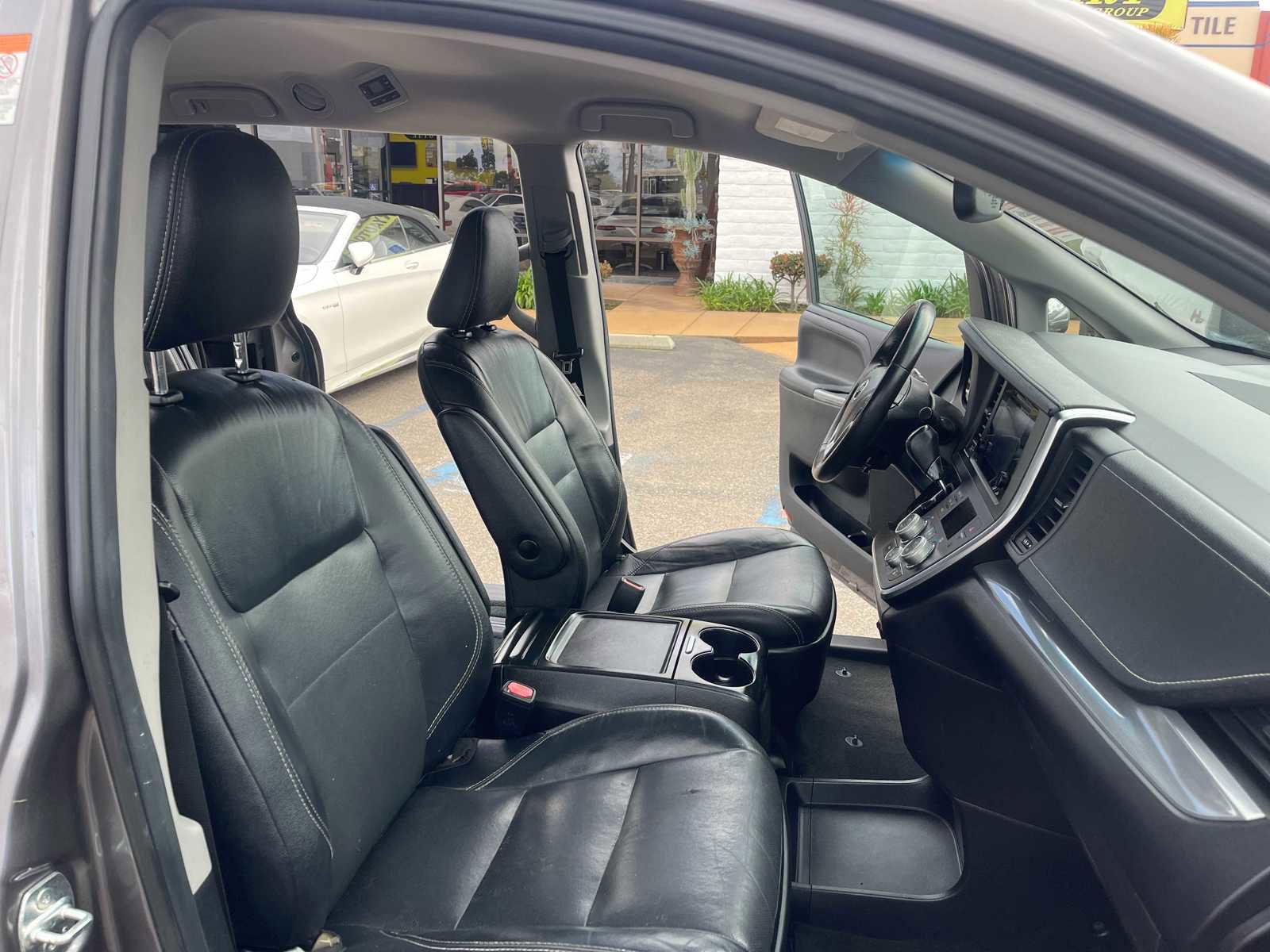 Vehicle image 9 of 29
