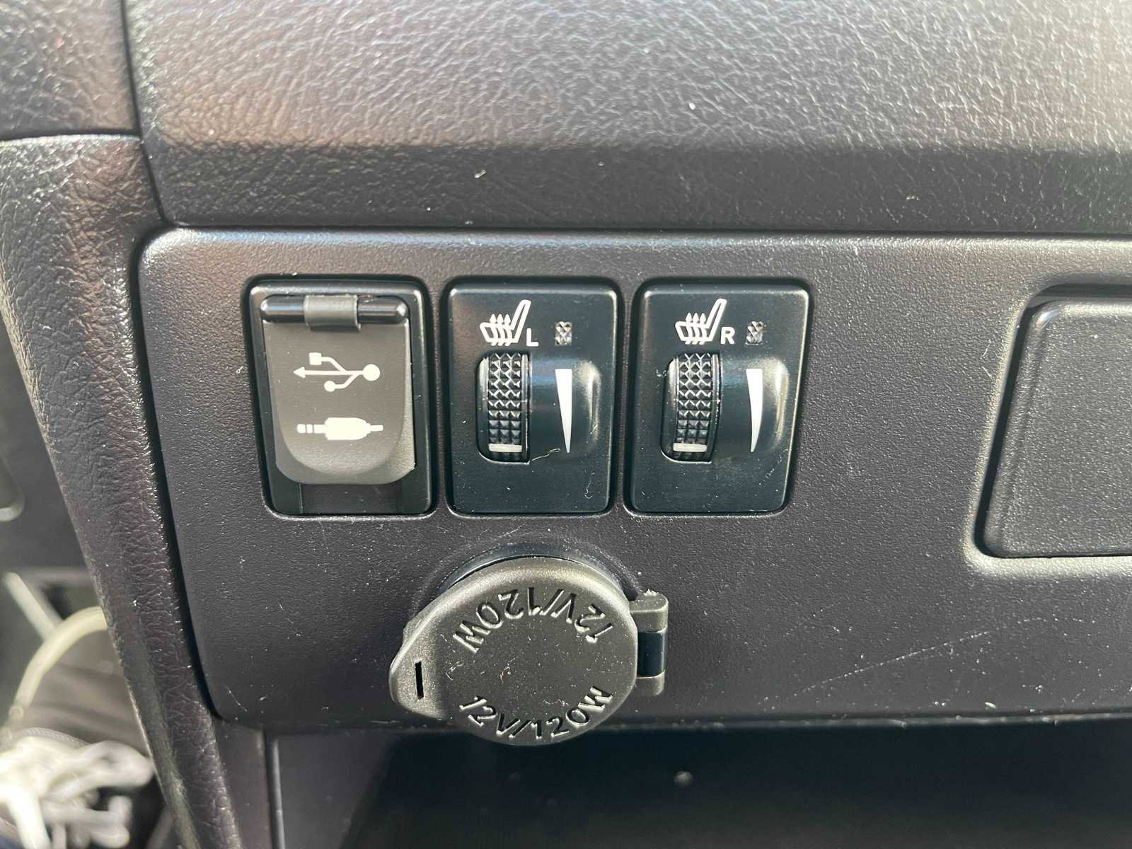 Vehicle image 25 of 29