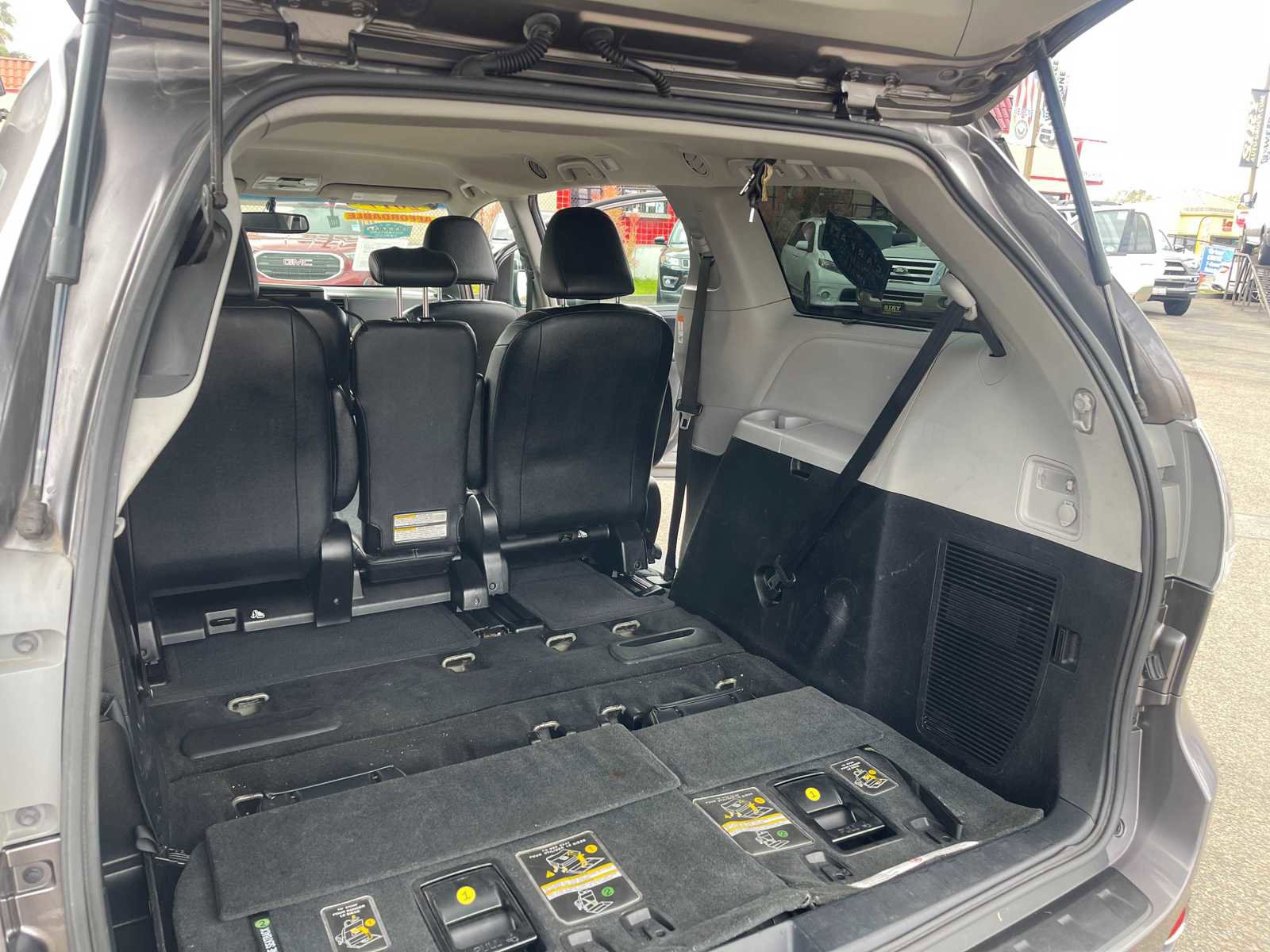 Vehicle image 14 of 29