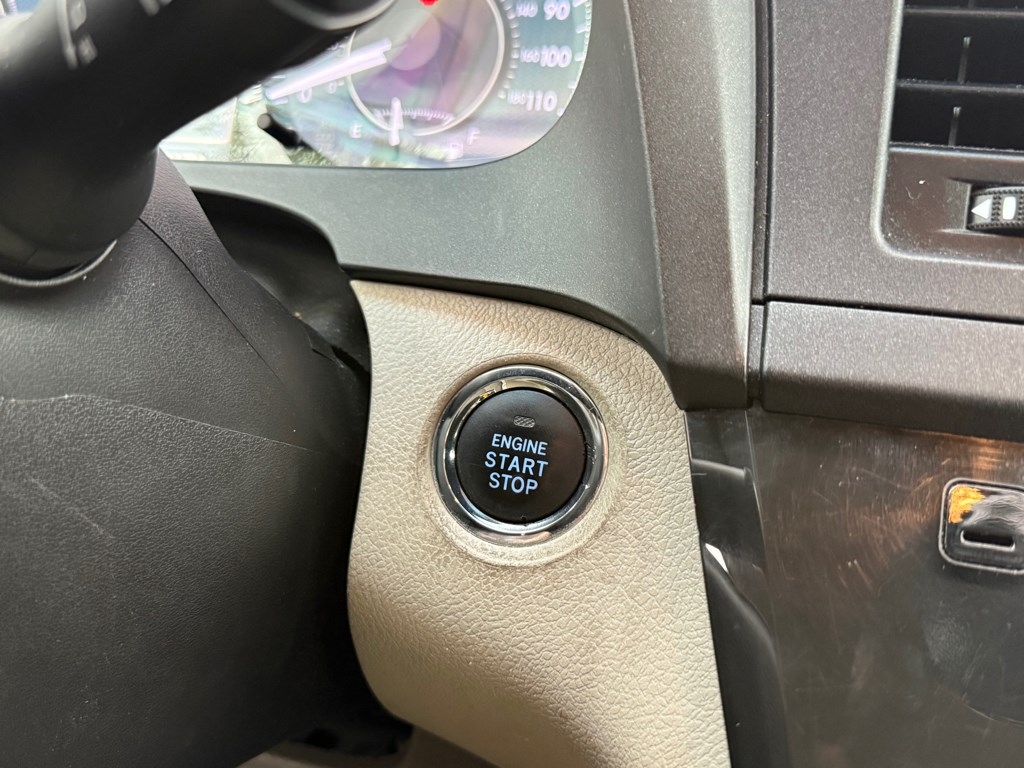2017 Toyota Sienna Image 28 of 32