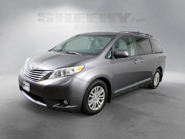 2017 Toyota Sienna XLE Premium Image 1 of 30