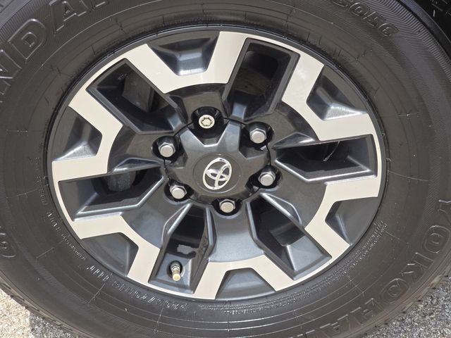 Vehicle image 10 of 31