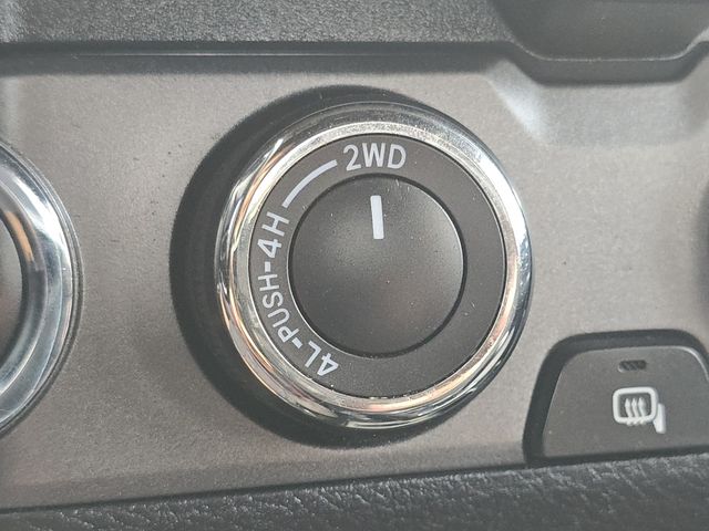 Vehicle image 25 of 31