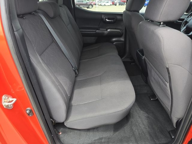 Vehicle image 14 of 31