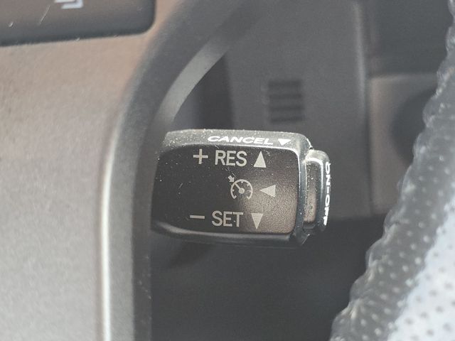Vehicle image 28 of 31