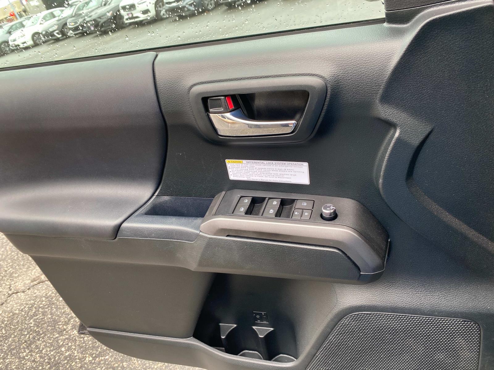 Vehicle image 18 of 27