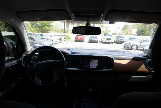 Vehicle image 22 of 25