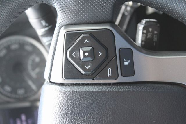 Vehicle image 18 of 25