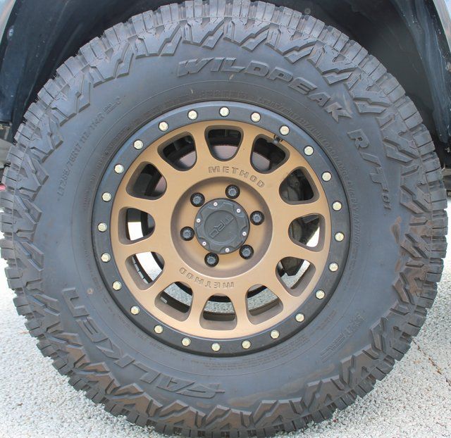 Vehicle image 24 of 25