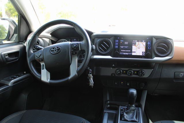 Vehicle image 23 of 25